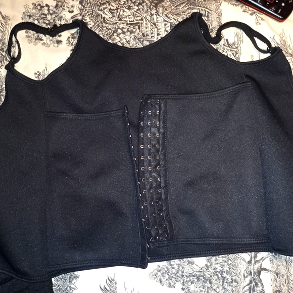 Corset - Picture 1 of 3